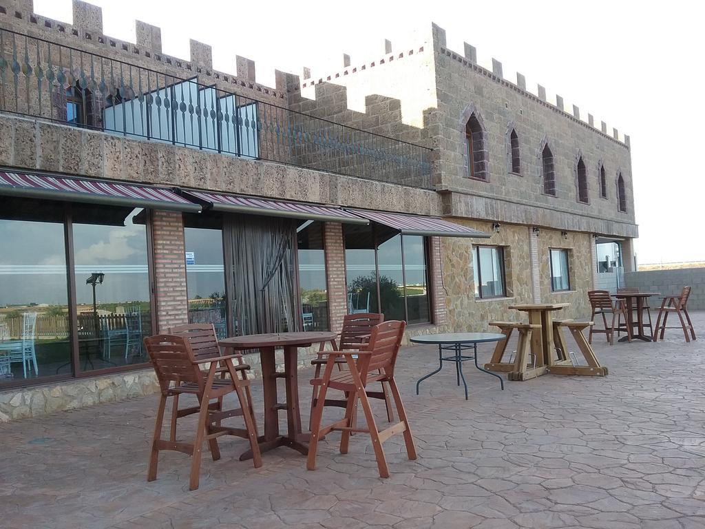 Hotel Vinedos Y Bodegas El Castillo Villarrobledo Exteriör bild