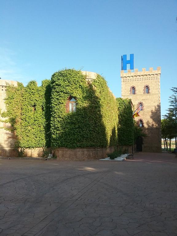 Hotel Vinedos Y Bodegas El Castillo Villarrobledo Exteriör bild