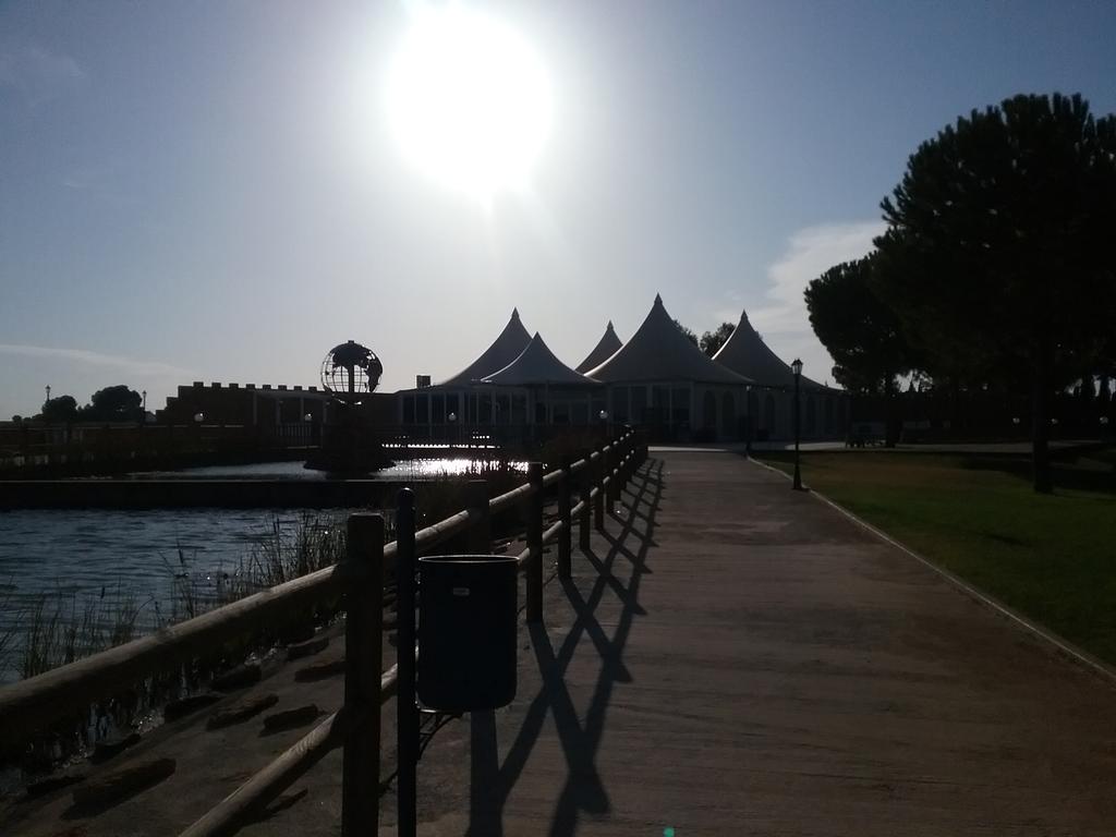 Hotel Vinedos Y Bodegas El Castillo Villarrobledo Exteriör bild
