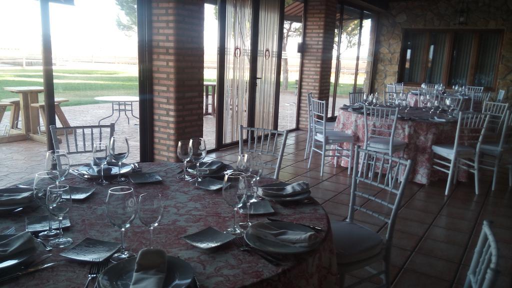 Hotel Vinedos Y Bodegas El Castillo Villarrobledo Exteriör bild