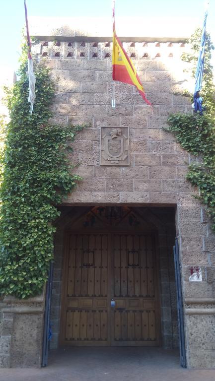 Hotel Vinedos Y Bodegas El Castillo Villarrobledo Exteriör bild