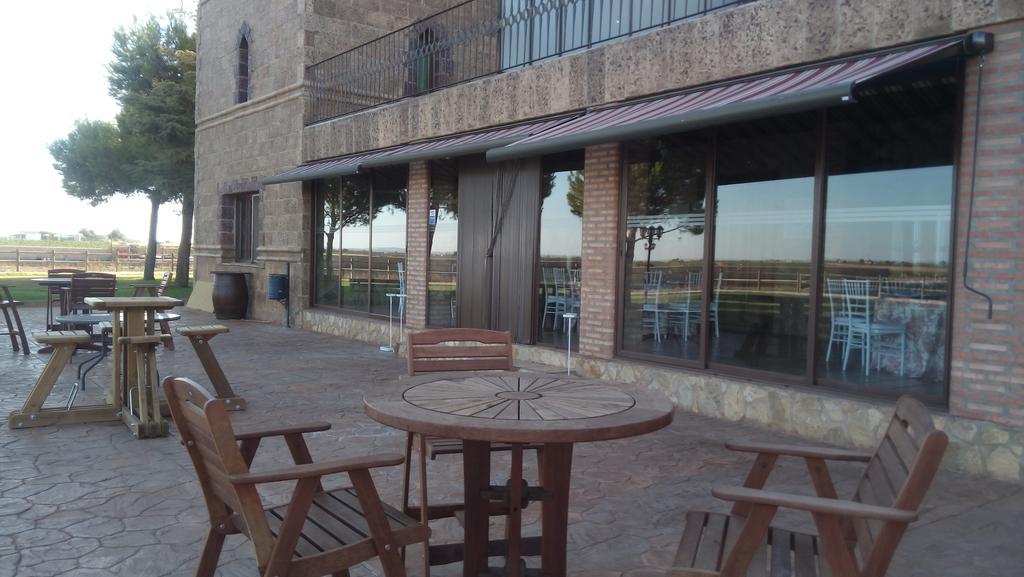 Hotel Vinedos Y Bodegas El Castillo Villarrobledo Exteriör bild